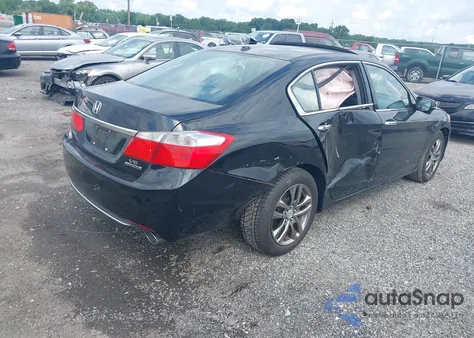 2015 Honda Accord Touring z USA, uszkodzony, nr VIN 1HGCR3F92FA035928